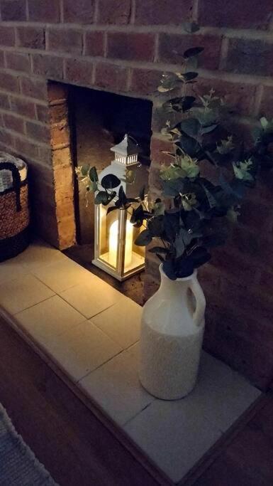 Cosy Cottage With Vineyard View Near Goodwood Chichester Exterior photo